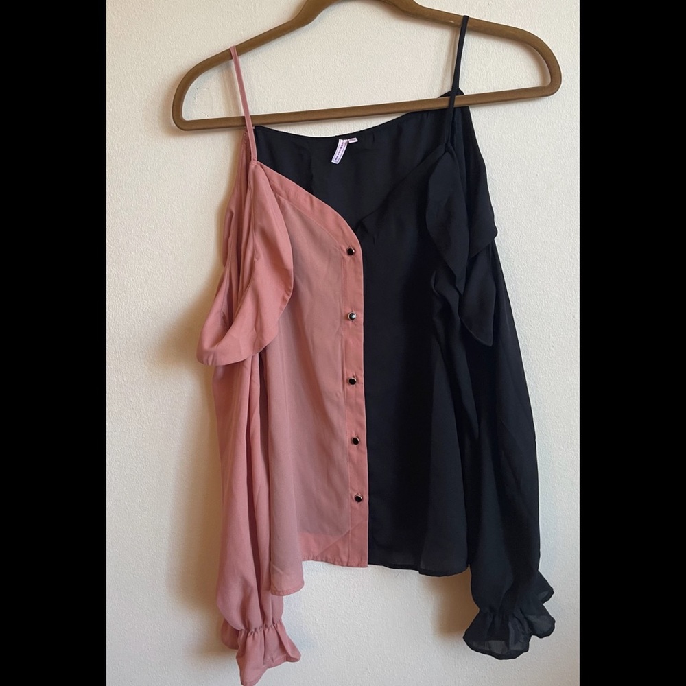 Pink/Black cold shoulder top US size 3XL